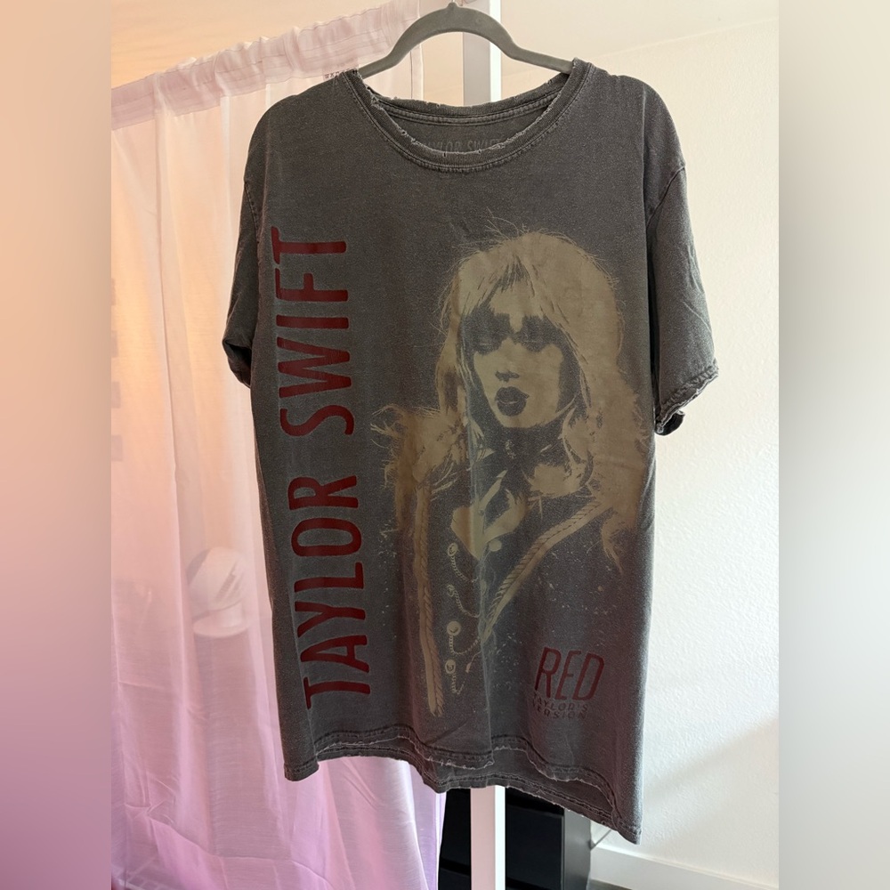 Taylor Swift RED Taylor’s Version UO Exclusive T-Shirt Oversized Distressed
